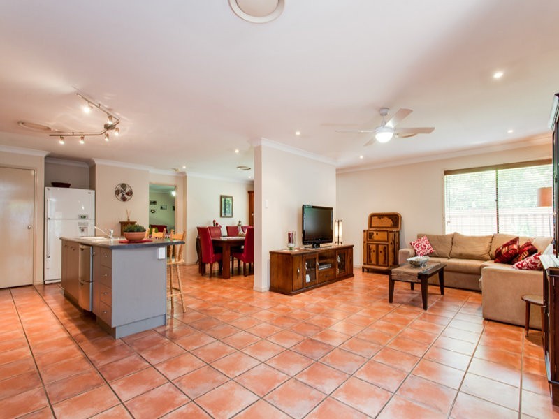 26 Mapleton Crescent, Forest Lake QLD 4078