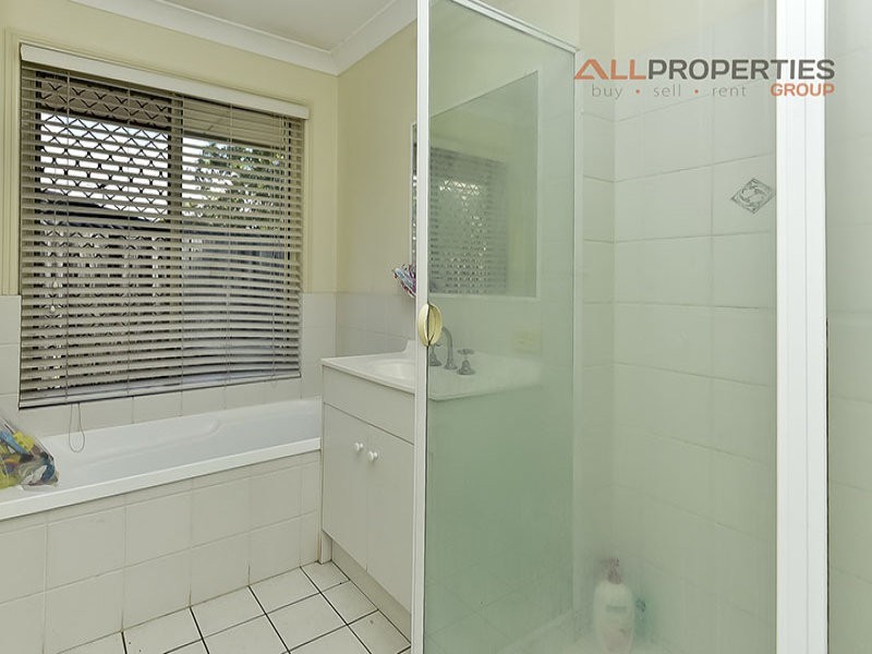 18 Windsor Place, Forest Lake QLD 4078