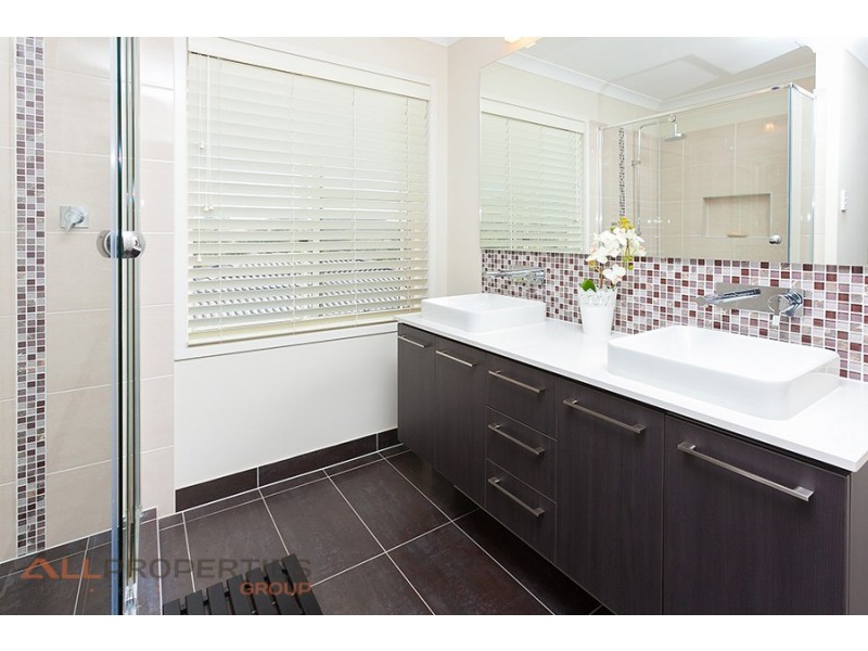 17 Judah Crt, Augustine Heights QLD 4300