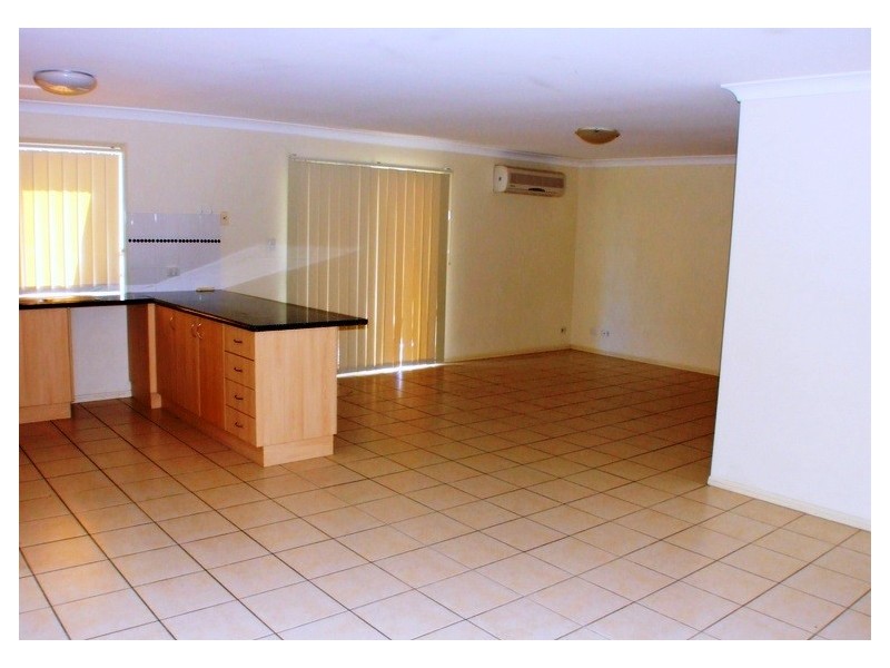 8 Clayton Court, Crestmead QLD 4132