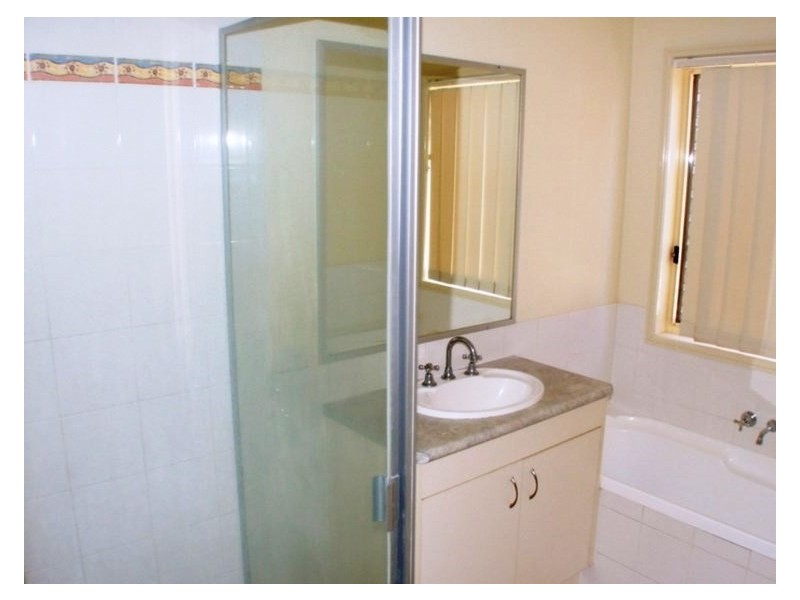 8 Clayton Court, Crestmead QLD 4132