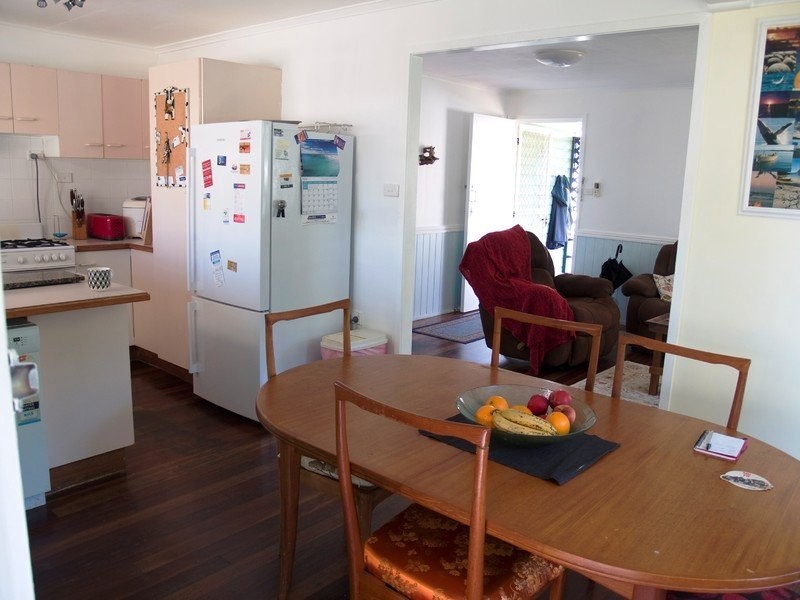 12 Sturt Street, Leichhardt QLD 4305