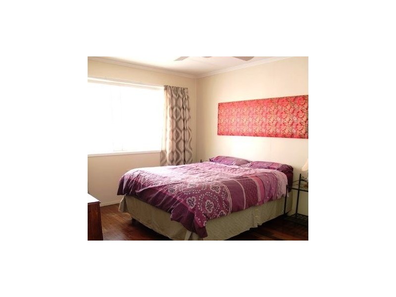 12 Sturt Street, Leichhardt QLD 4305