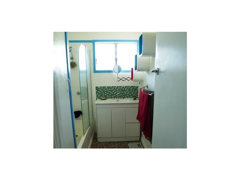 12 Sturt Street, Leichhardt QLD 4305