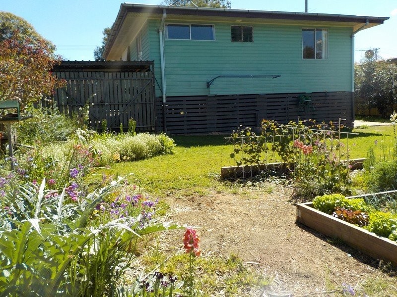 12 Sturt Street, Leichhardt QLD 4305