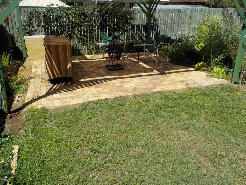 12 Sturt Street, Leichhardt QLD 4305