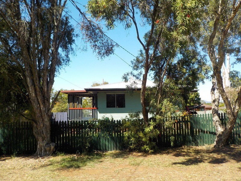 12 Sturt Street, Leichhardt QLD 4305