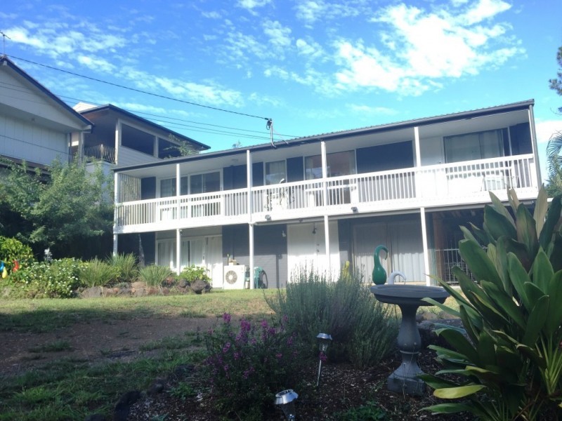 4 Lanark Street, Kenmore QLD 4069