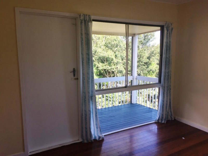 4 Lanark Street, Kenmore QLD 4069