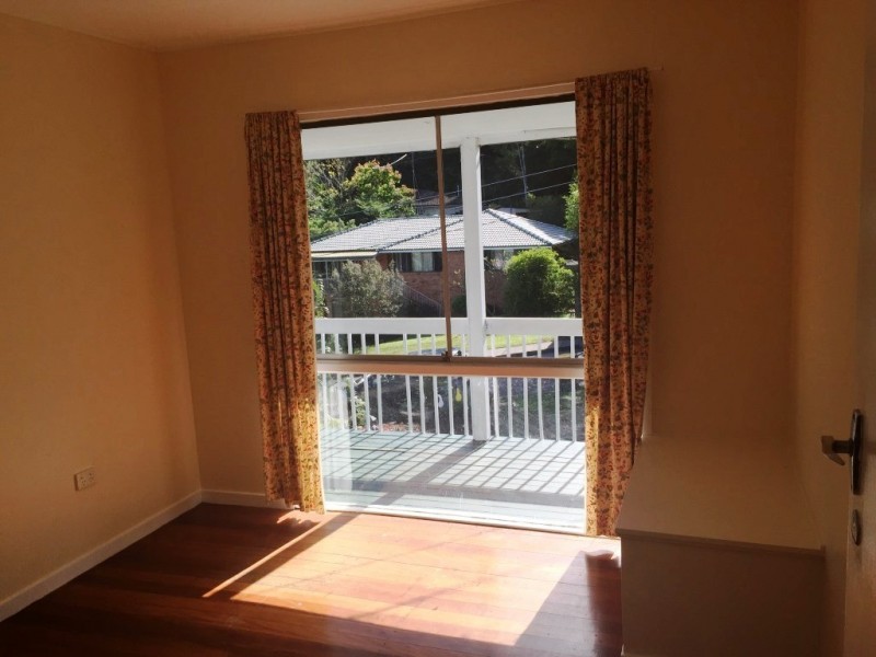 4 Lanark Street, Kenmore QLD 4069