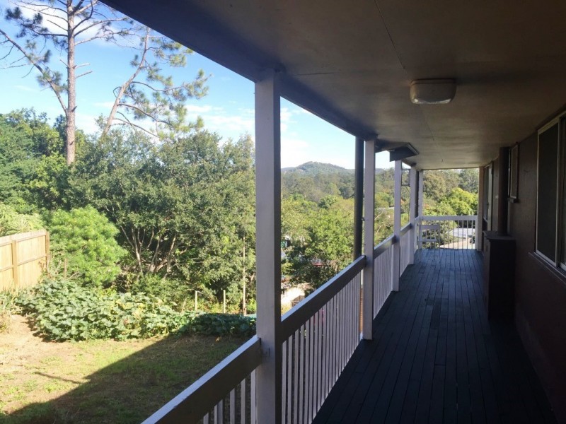 4 Lanark Street, Kenmore QLD 4069