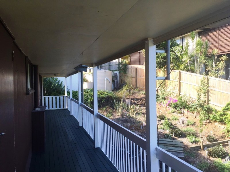 4 Lanark Street, Kenmore QLD 4069