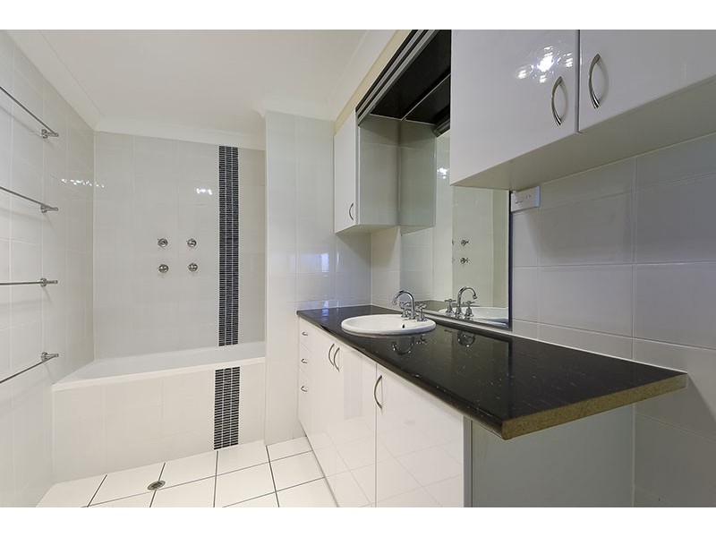 16 Duncan Street, Riverview QLD 4303