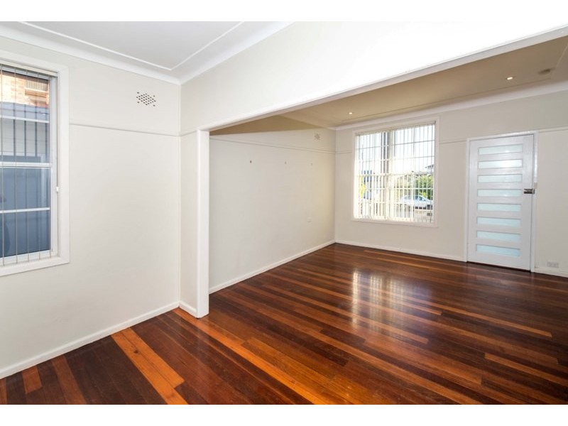 19 Mawson Parade, Chifley NSW 2036