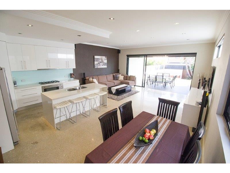 8a Giles Ave, Chifley NSW 2036