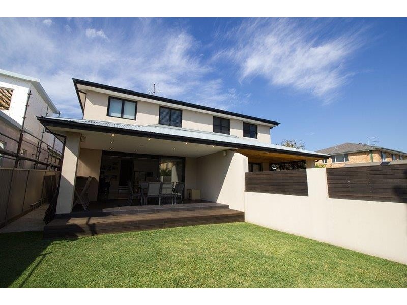 8a Giles Ave, Chifley NSW 2036