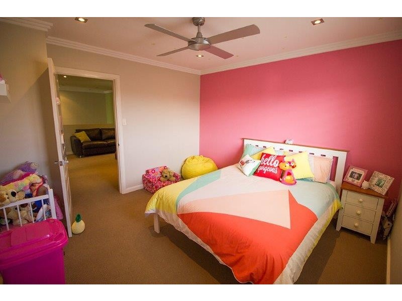 8a Giles Ave, Chifley NSW 2036