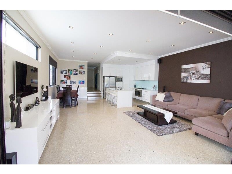 8a Giles Ave, Chifley NSW 2036