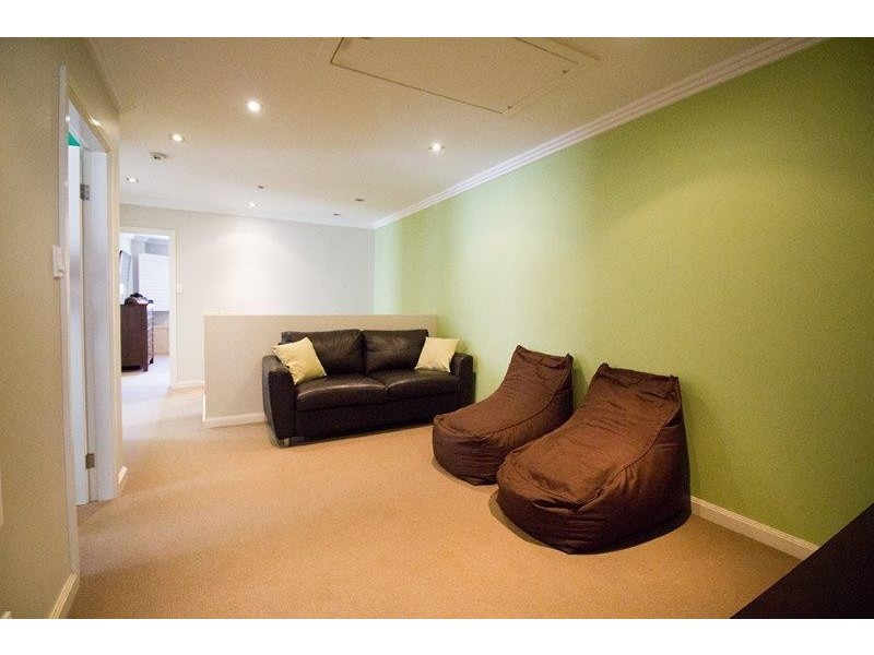 8a Giles Ave, Chifley NSW 2036