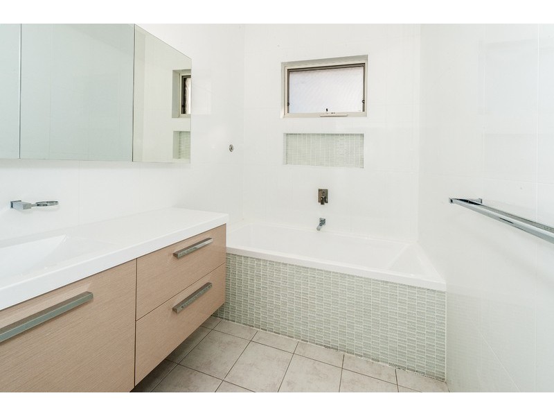 20 Lasseter Avenue, Chifley NSW 2036