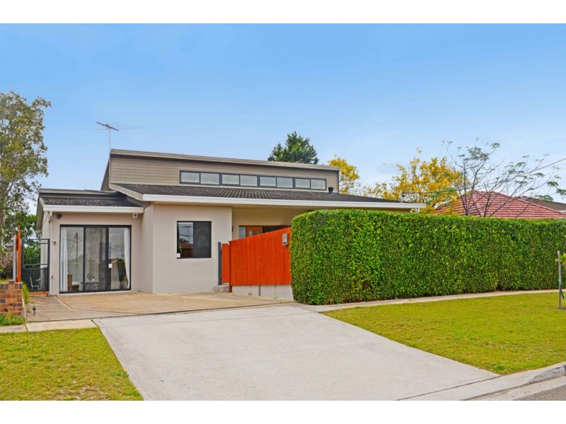 83 Macquarie Street, Chifley NSW 2036