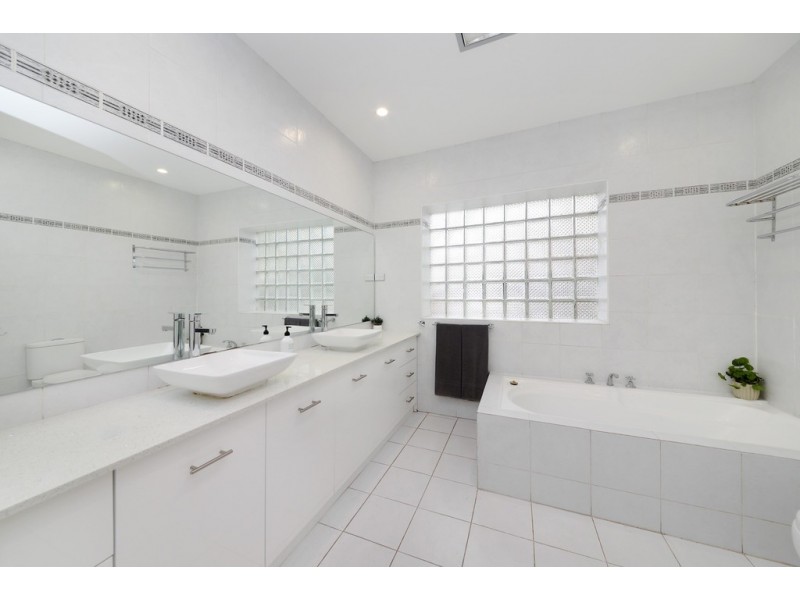 83 Macquarie Street, Chifley NSW 2036