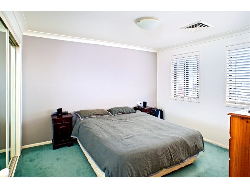 11 Carnegie Circuit, Chifley NSW 2036