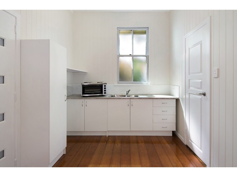 8 Thorne Street, Windsor QLD 4030