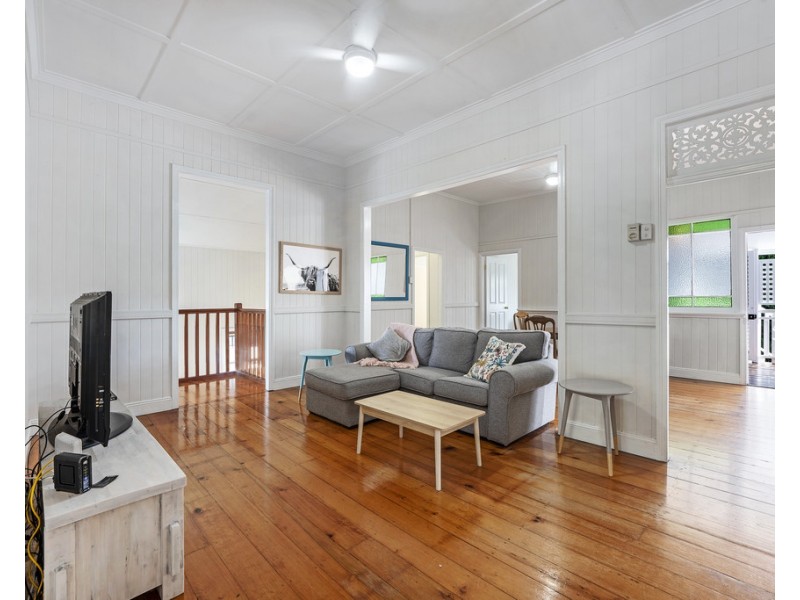 8 Erskine Avenue, Kedron QLD 4031