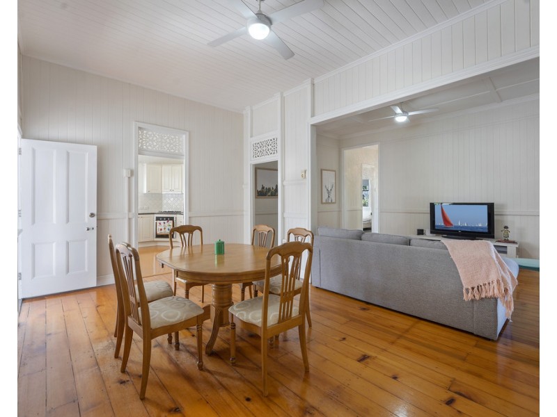 8 Erskine Avenue, Kedron QLD 4031