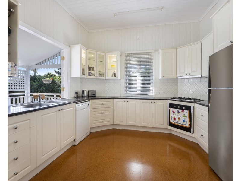 8 Erskine Avenue, Kedron QLD 4031