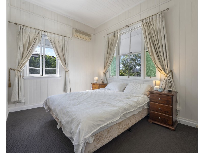 8 Erskine Avenue, Kedron QLD 4031