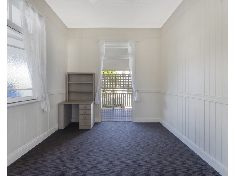 8 Erskine Avenue, Kedron QLD 4031