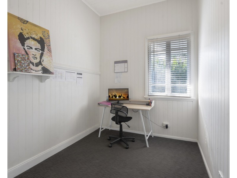 8 Erskine Avenue, Kedron QLD 4031