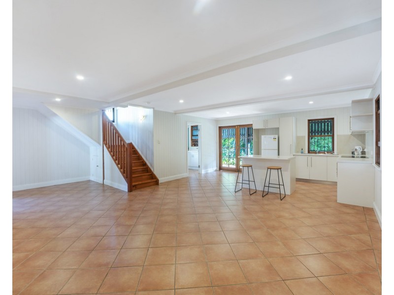 8 Erskine Avenue, Kedron QLD 4031