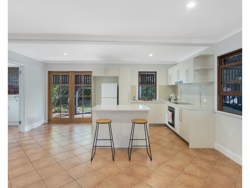 8 Erskine Avenue, Kedron QLD 4031