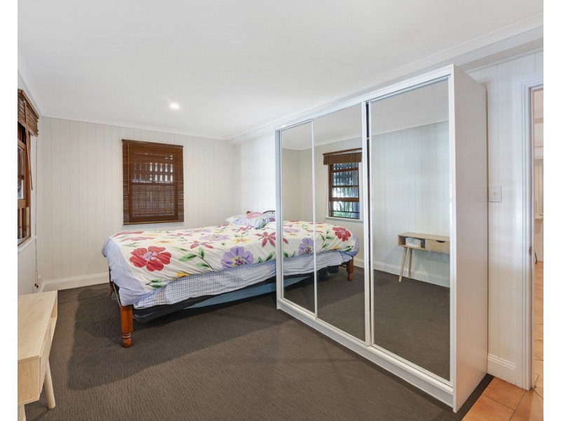 8 Erskine Avenue, Kedron QLD 4031