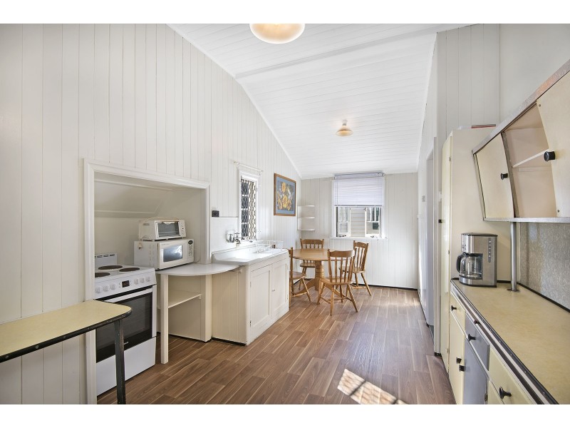 8 Oliver Street, Kedron QLD 4031