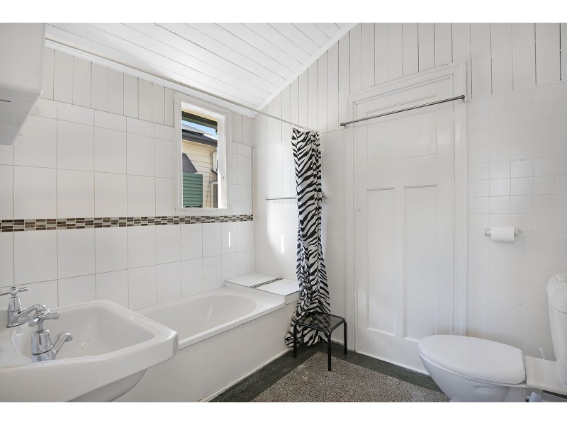 8 Oliver Street, Kedron QLD 4031