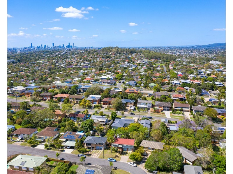 14 Chaplin Street, Stafford Heights QLD 4053