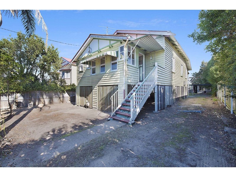 18 Bradley Avenue, Kedron QLD 4031