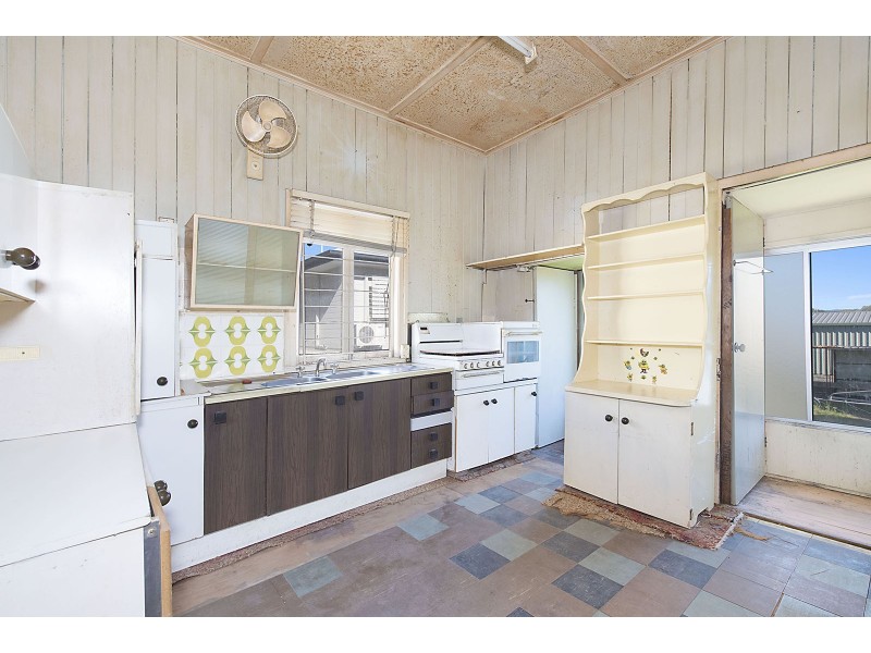 18 Bradley Avenue, Kedron QLD 4031