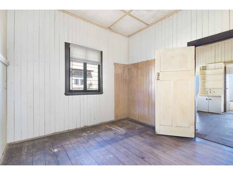 18 Bradley Avenue, Kedron QLD 4031