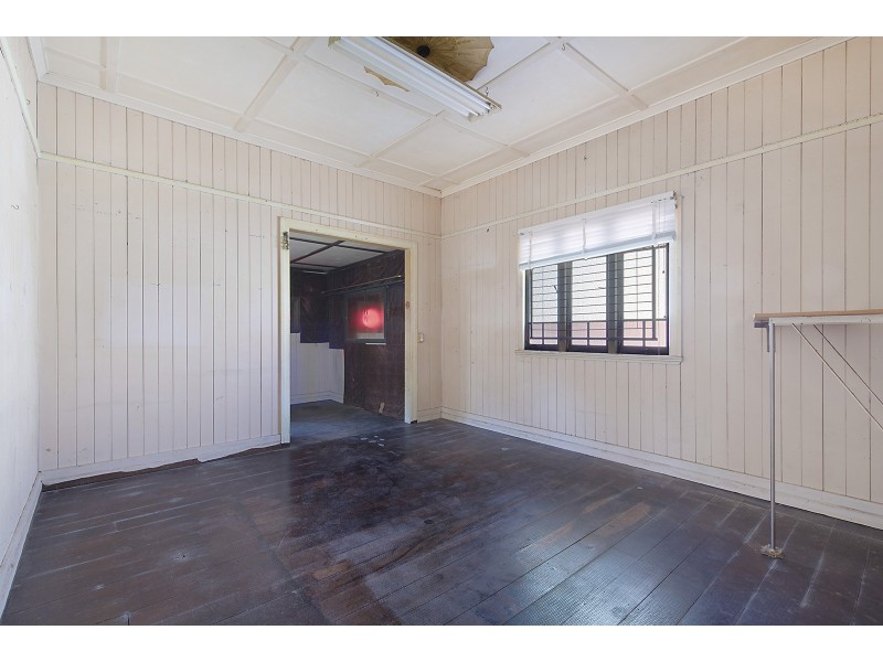 18 Bradley Avenue, Kedron QLD 4031