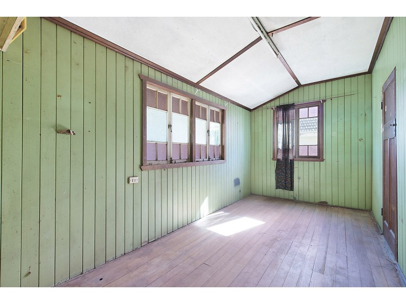 18 Bradley Avenue, Kedron QLD 4031