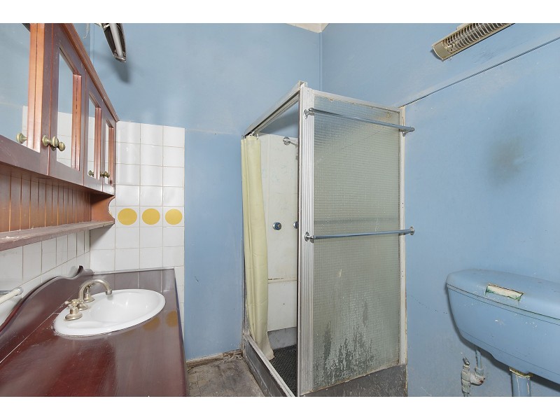 18 Bradley Avenue, Kedron QLD 4031