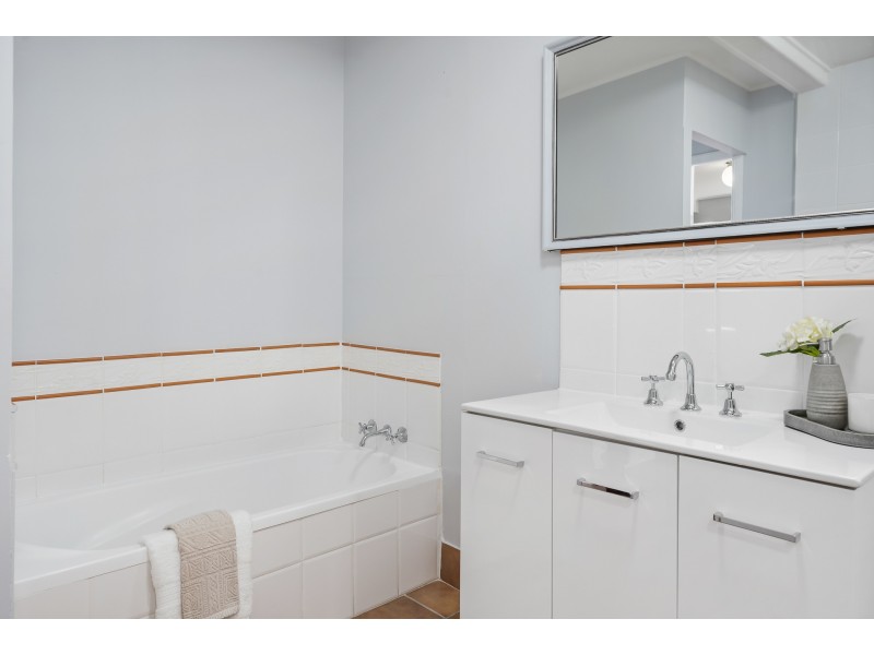 29 Blake Street, Wooloowin QLD 4030