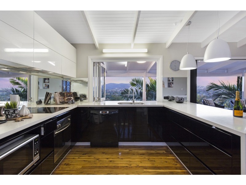 1082 South Pine Road, Everton Hills QLD 4053