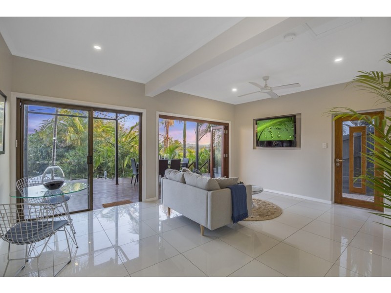 1082 South Pine Road, Everton Hills QLD 4053