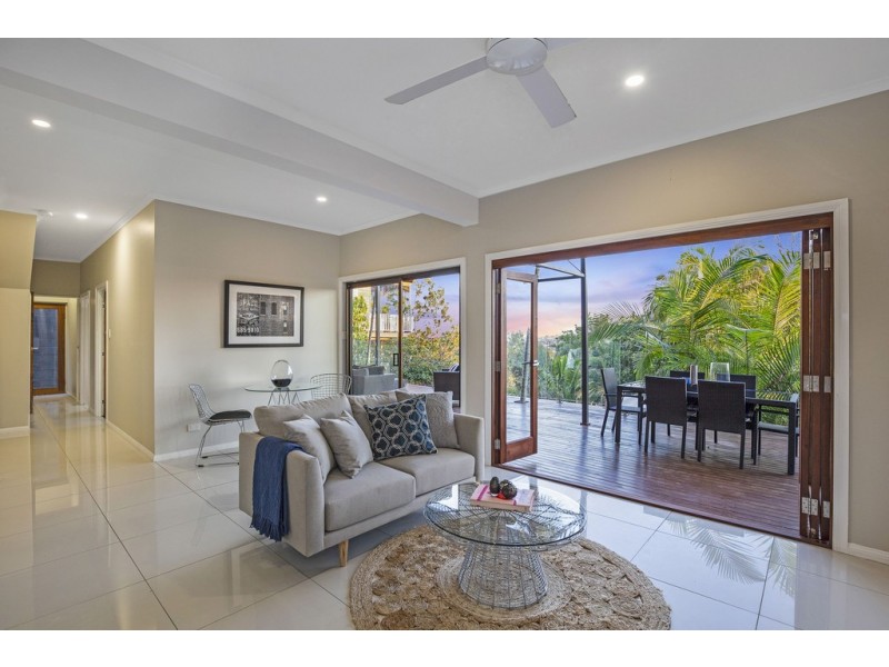 1082 South Pine Road, Everton Hills QLD 4053